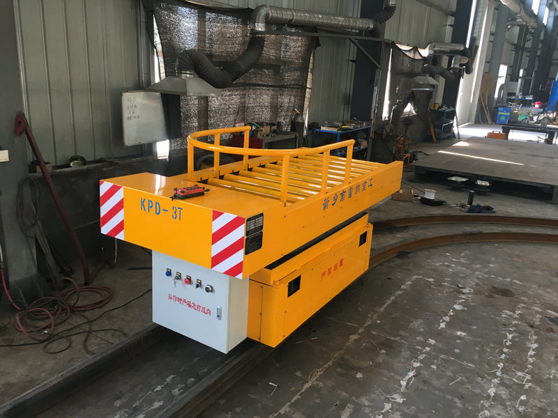 3T Rail otočí elektrický plochý vozík s výťahom