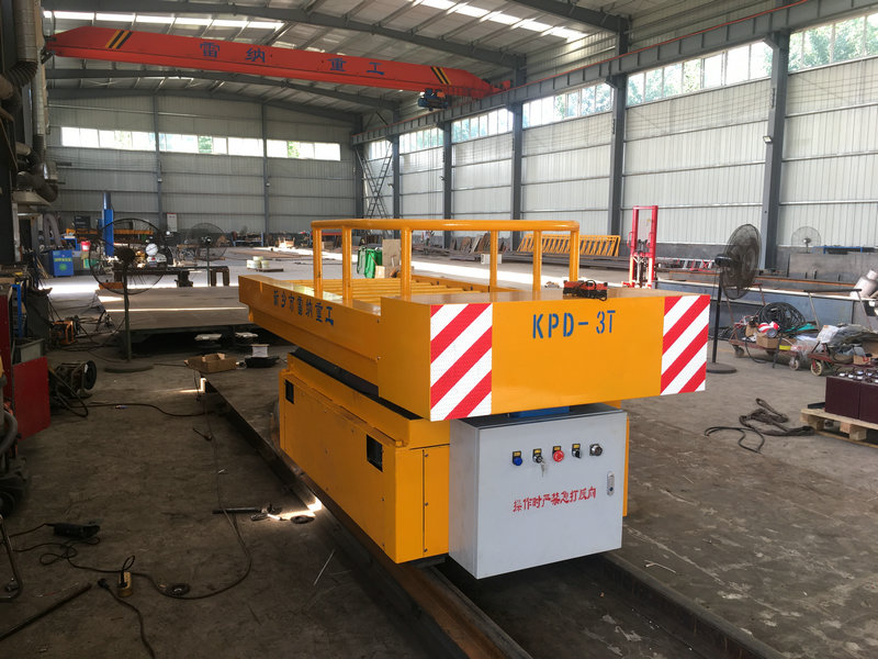 3T Rail otočí elektrický plochý vozík s výťahom