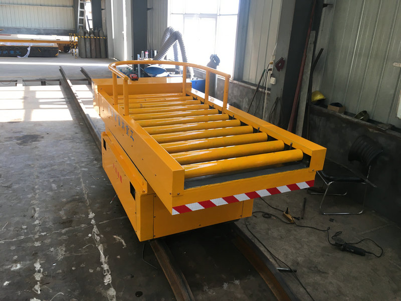 3T Rail otočí elektrický plochý vozík s výťahom