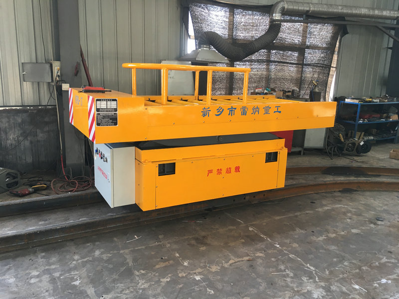 3T Rail otočí elektrický plochý vozík s výťahom